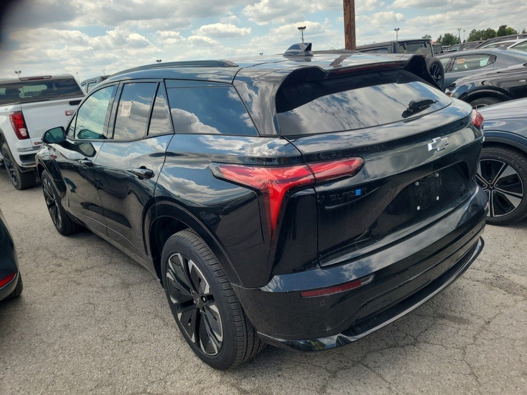 Chevrolet Blazer  2024 à Montréal, Québec - 2 - w1024h768px