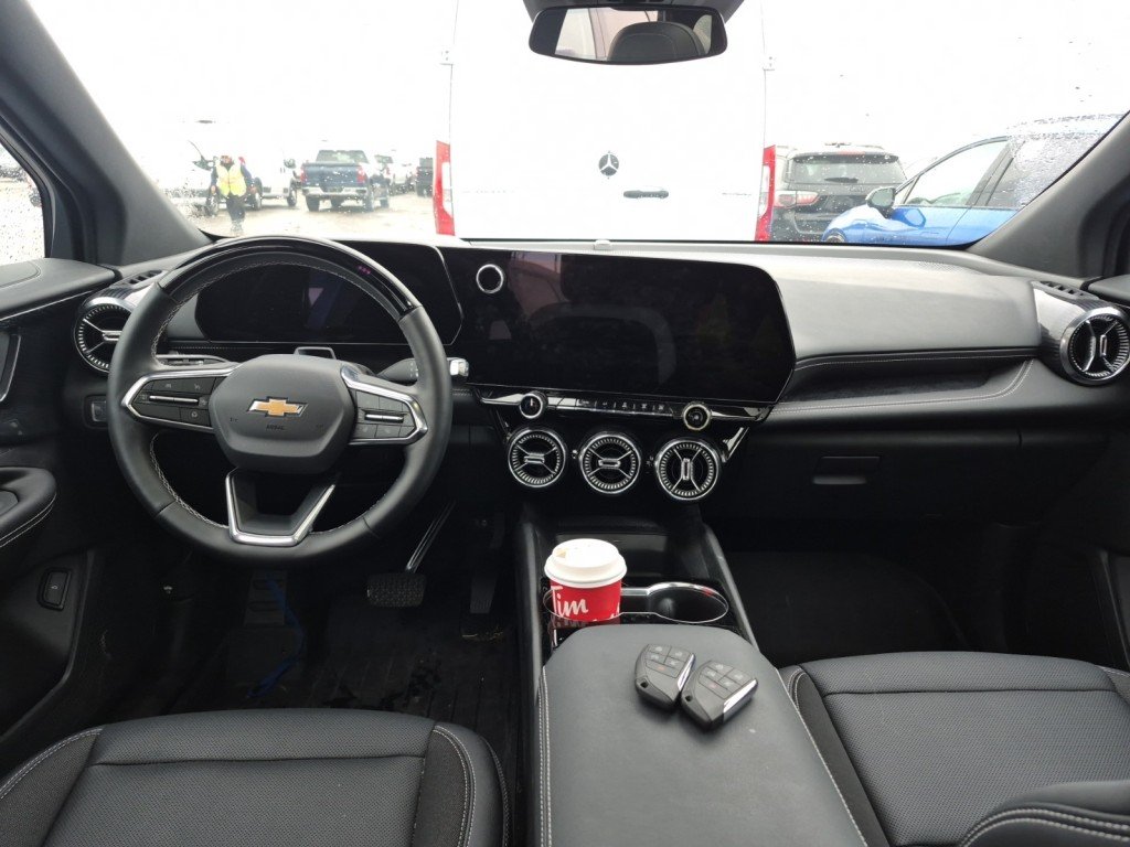 Chevrolet BLAZER  2025 à Montréal, Québec - 3 - w1024h768px