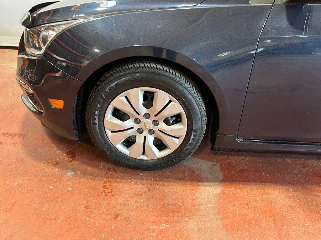 2015 Chevrolet Cruze in Montreal, Quebec - 3 - w1024h768px