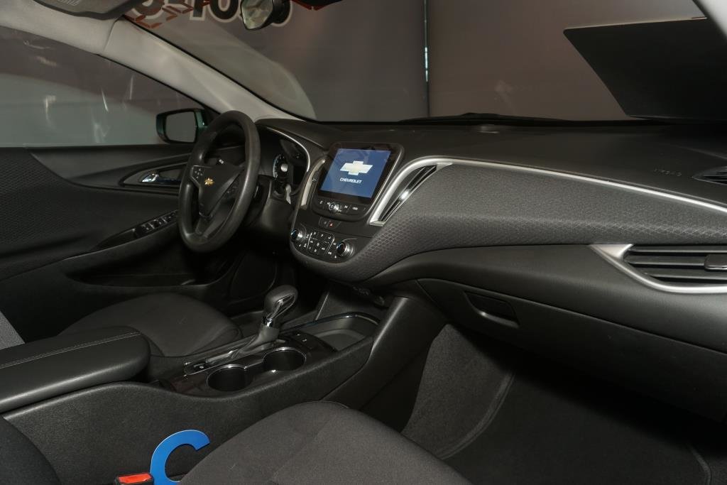 Chevrolet Malibu  2023 à Montréal, Québec - 13 - w1024h768px