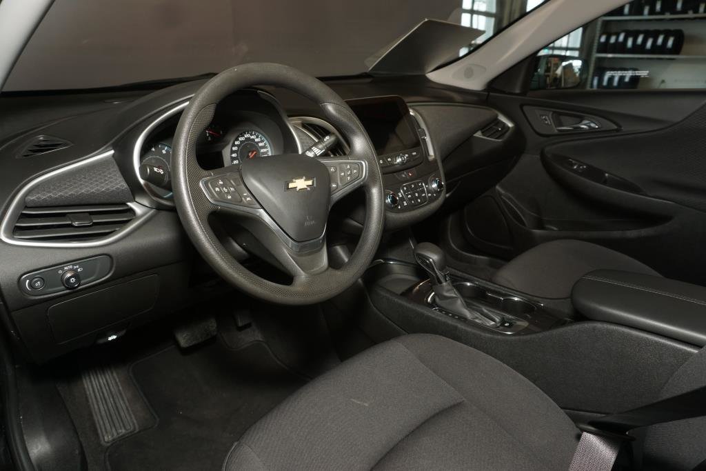 2023 Chevrolet Malibu in Montreal, Quebec - 8 - w1024h768px