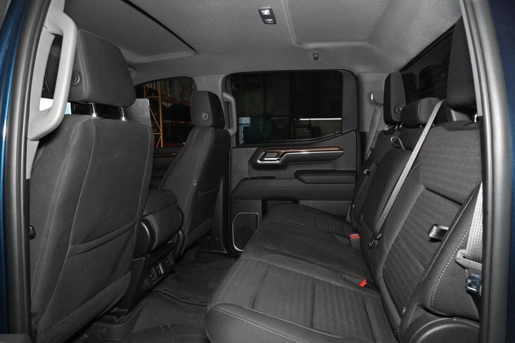 2022 Chevrolet Silverado 1500 in Montreal, Quebec - 5 - w1024h768px