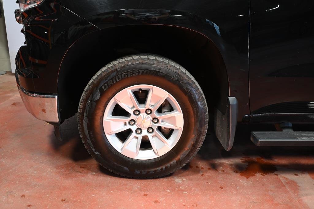 2022 Chevrolet Silverado 1500 in Montreal, Quebec - 2 - w1024h768px
