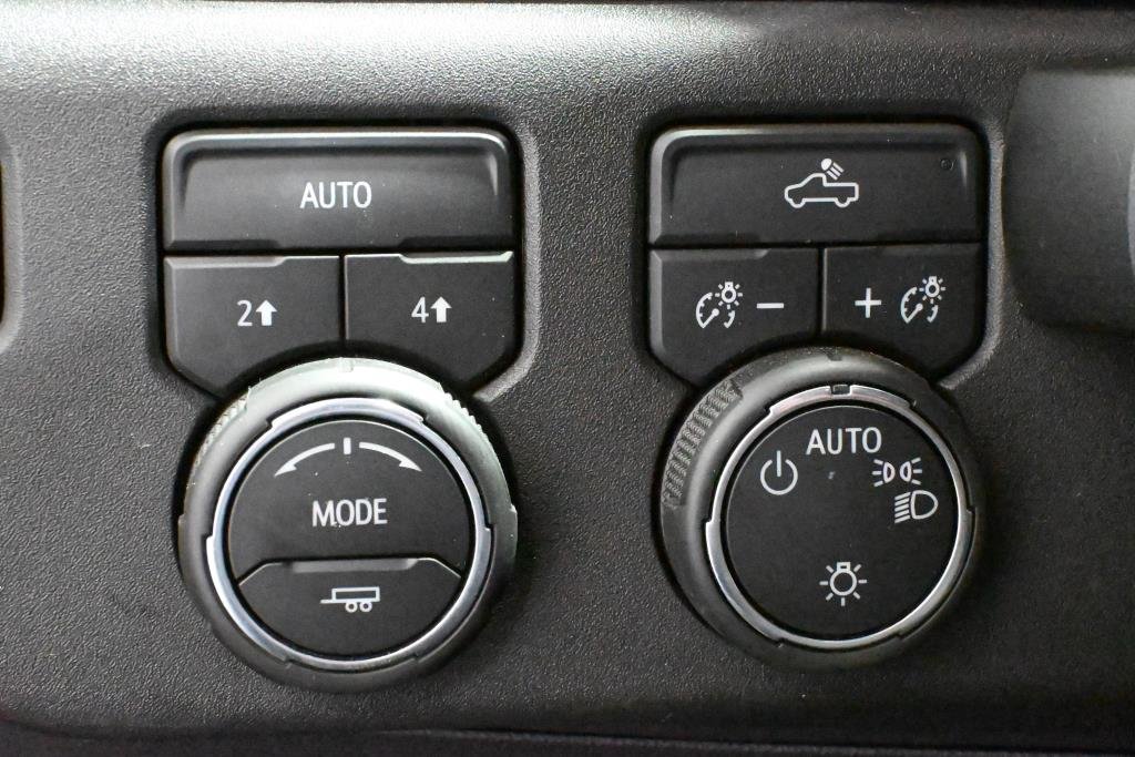 2022 Chevrolet Silverado 1500 in Montreal, Quebec - 11 - w1024h768px