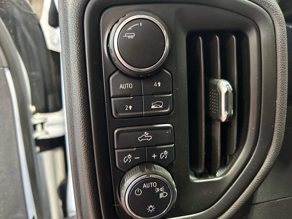 2023 Chevrolet Silverado 1500 in Montreal, Quebec - 6 - w1024h768px