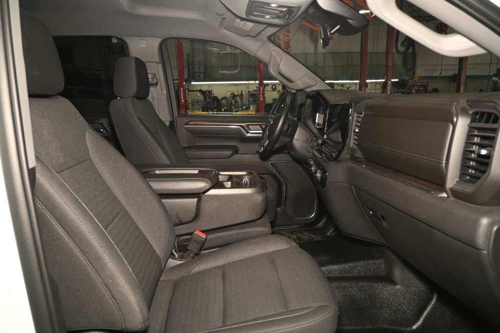 Chevrolet Silverado 1500  2023 à Montréal, Québec - 15 - w1024h768px