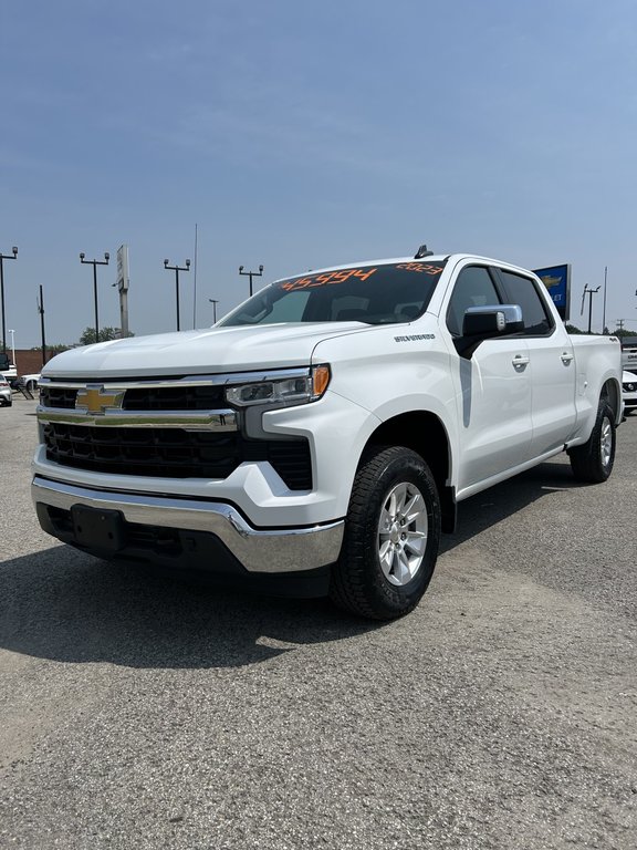 Chevrolet Silverado 1500  2023 à Montréal, Québec - 1 - w1024h768px
