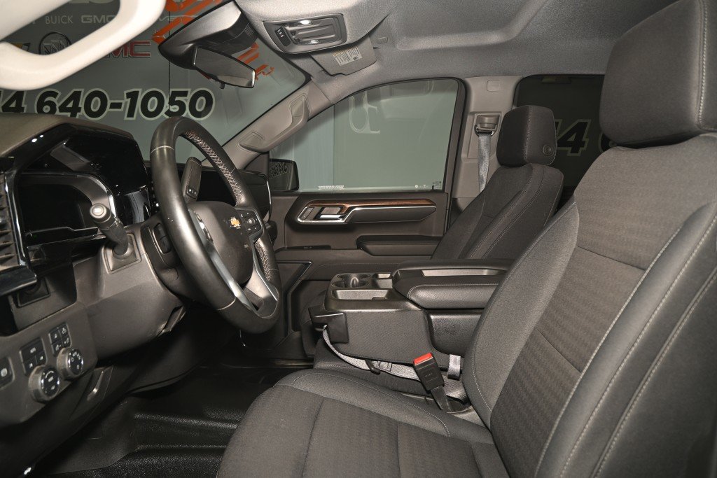 Chevrolet Silverado 1500  2023 à Montréal, Québec - 7 - w1024h768px