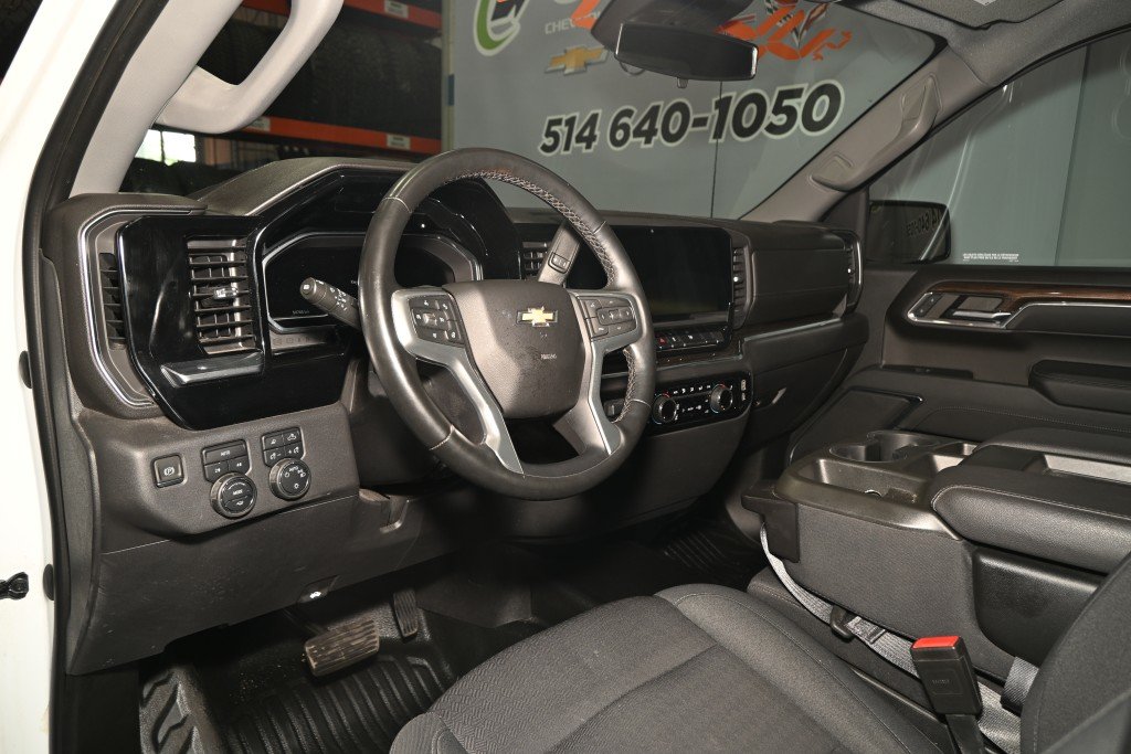 Chevrolet Silverado 1500  2023 à Montréal, Québec - 6 - w1024h768px