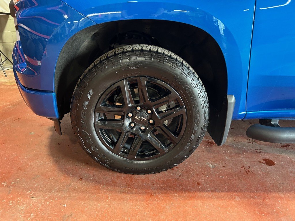 2023 Chevrolet Silverado 1500 in Montreal, Quebec - 3 - w1024h768px