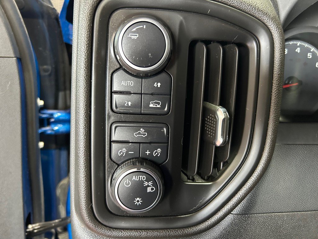 2023 Chevrolet Silverado 1500 in Montreal, Quebec - 7 - w1024h768px