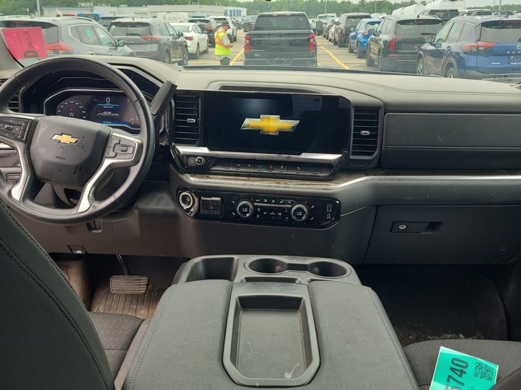 2023 Chevrolet Silverado 1500 in Montreal, Quebec - 3 - w1024h768px