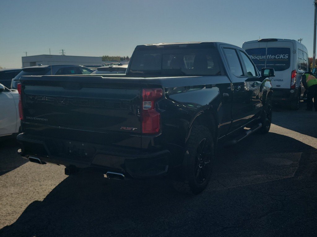 2023 Chevrolet SILVERADO 1500 in Montreal, Quebec - 2 - w1024h768px