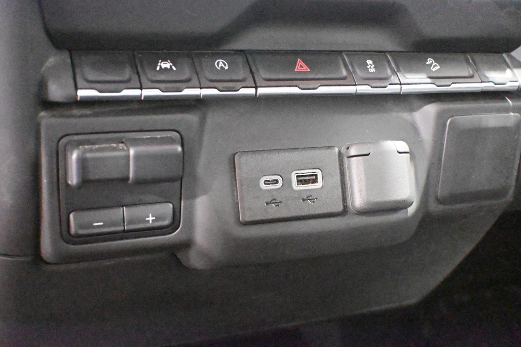Chevrolet Silverado 1500  2024 à Montréal, Québec - 11 - w1024h768px