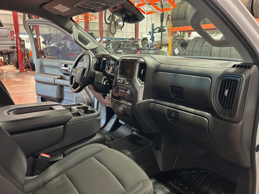 2024 Chevrolet Silverado 1500 in Montreal, Quebec - 9 - w1024h768px