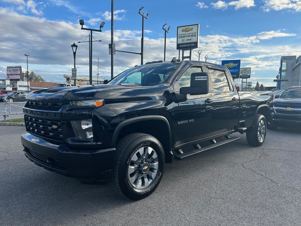 Chevrolet Silverado 2500  2022 à Montréal, Québec - 1 - w1024h768px