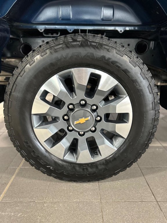 Chevrolet Silverado 2500  2023 à Montréal, Québec - 15 - w1024h768px