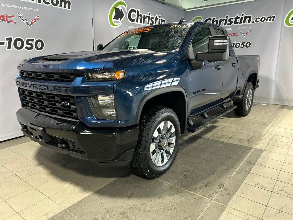 Chevrolet Silverado 2500  2023 à Montréal, Québec - 1 - w1024h768px