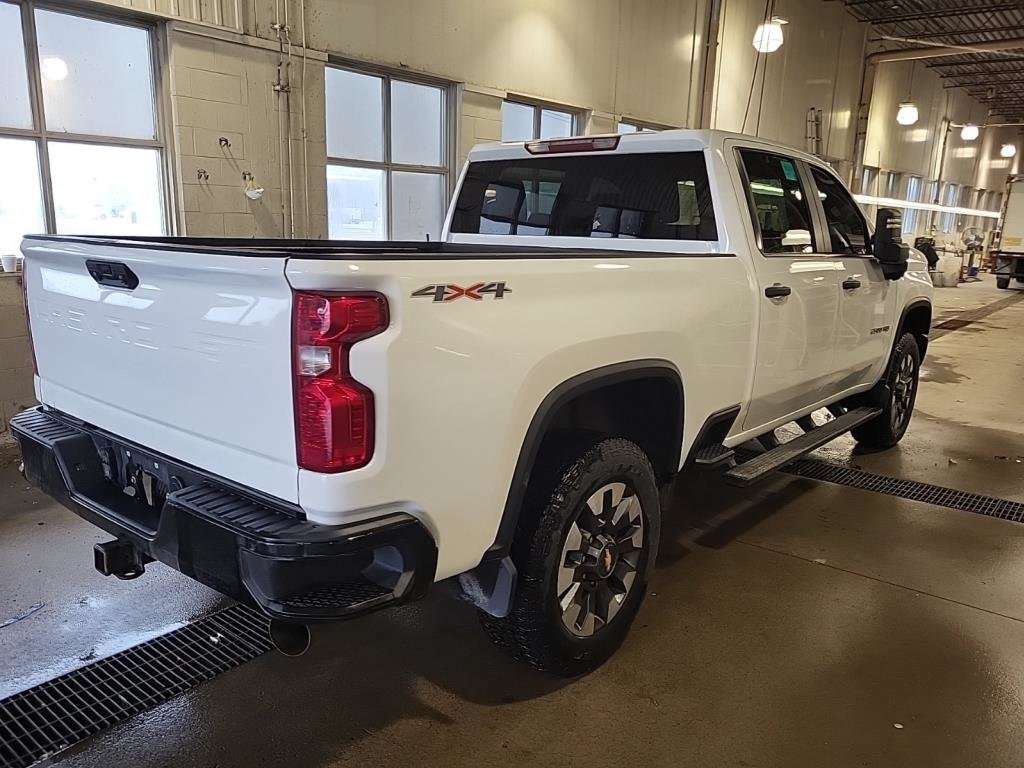 Chevrolet Silverado 2500  2023 à Montréal, Québec - 2 - w1024h768px