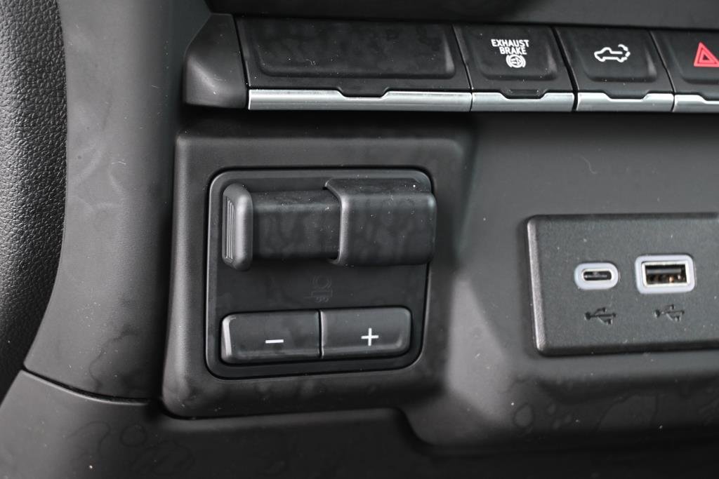 2023 Chevrolet Silverado 2500 in Montreal, Quebec - 16 - w1024h768px