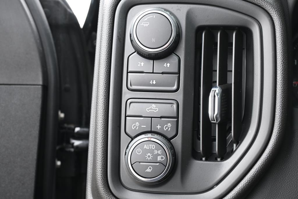 2023 Chevrolet Silverado 2500 in Montreal, Quebec - 14 - w1024h768px