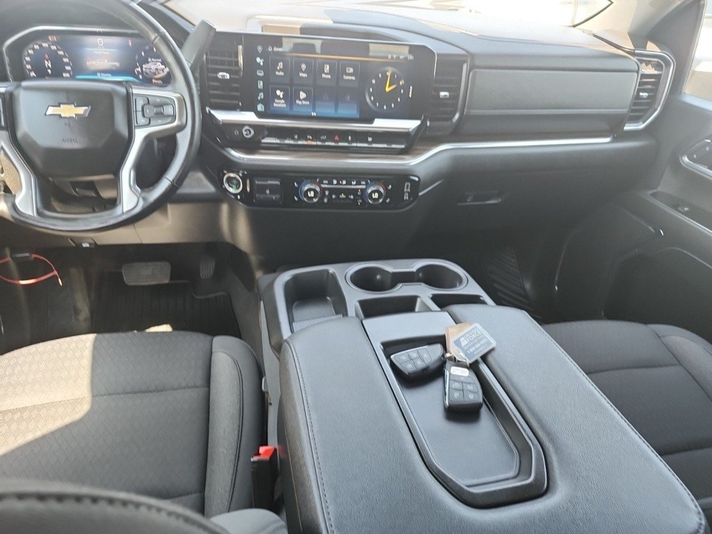 2024 Chevrolet Silverado 2500 in Montreal, Quebec - 5 - w1024h768px