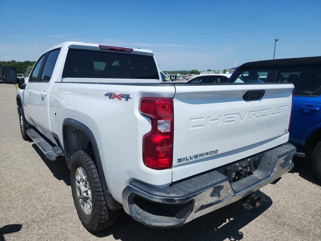 2024 Chevrolet Silverado 2500 in Montreal, Quebec - 3 - w1024h768px