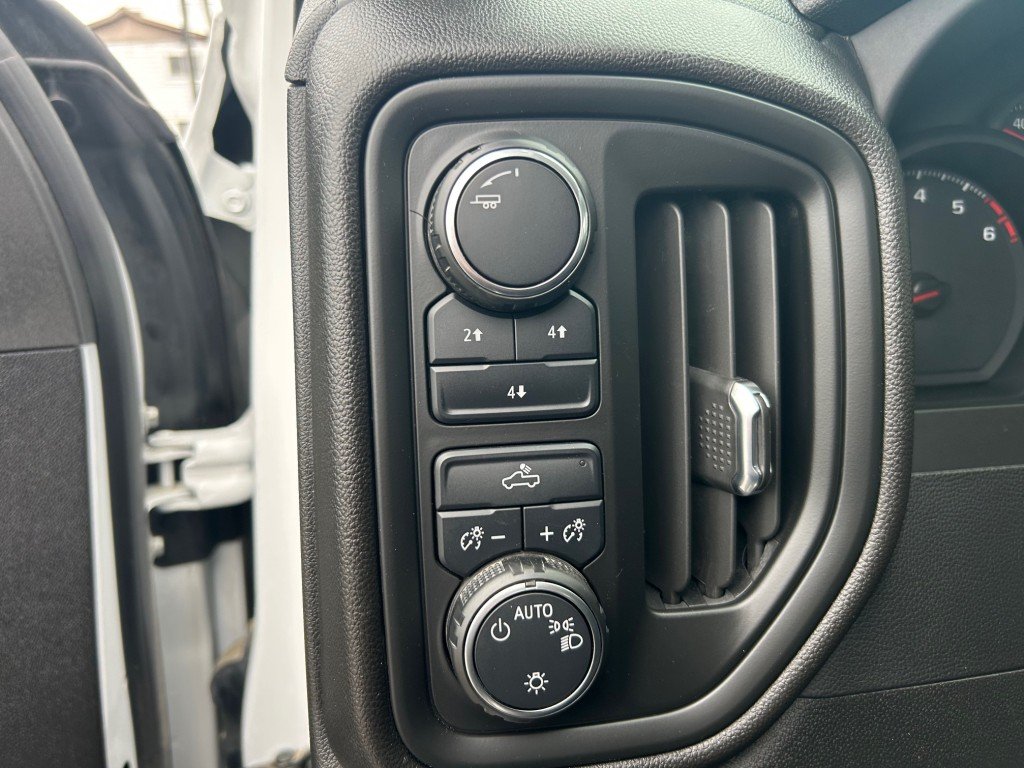 Chevrolet Silverado 2500  2024 à Montréal, Québec - 10 - w1024h768px