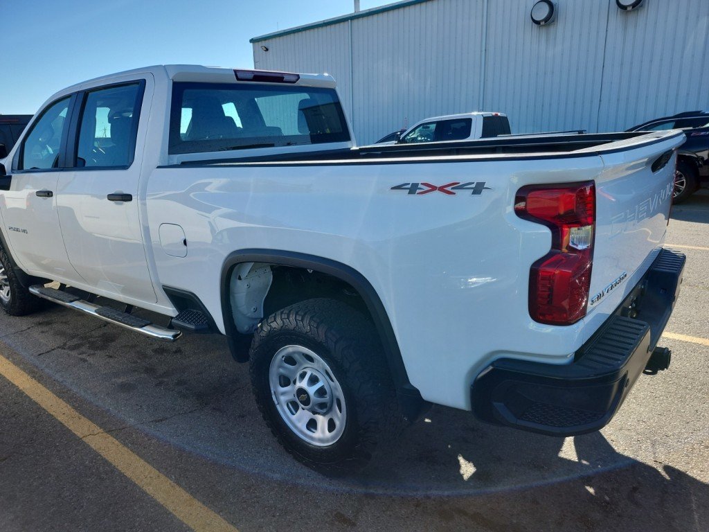 2024 Chevrolet Silverado 2500 in Montreal, Quebec - 4 - w1024h768px