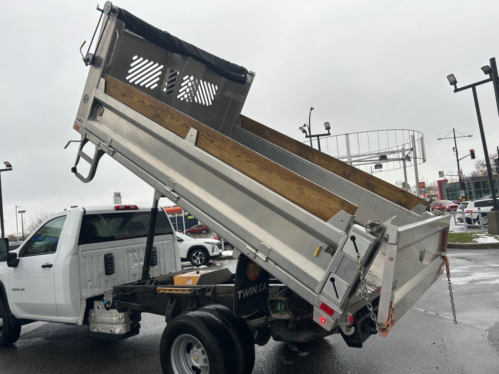 Chevrolet Silverado 3500  2024 à Montréal, Québec - 6 - w1024h768px
