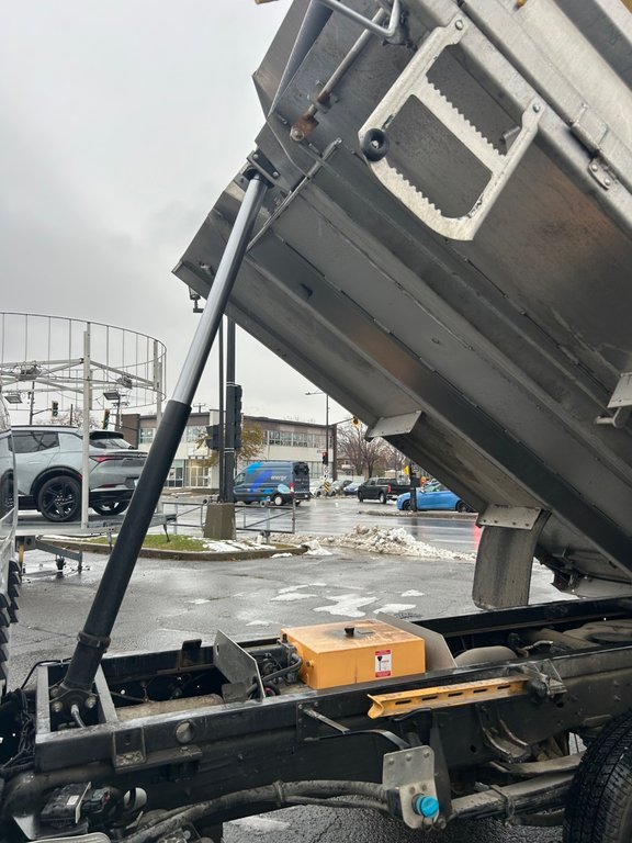 Chevrolet Silverado 3500  2024 à Montréal, Québec - 11 - w1024h768px