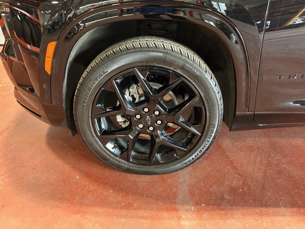 2025 Chevrolet Traverse in Montreal, Quebec - 3 - w1024h768px
