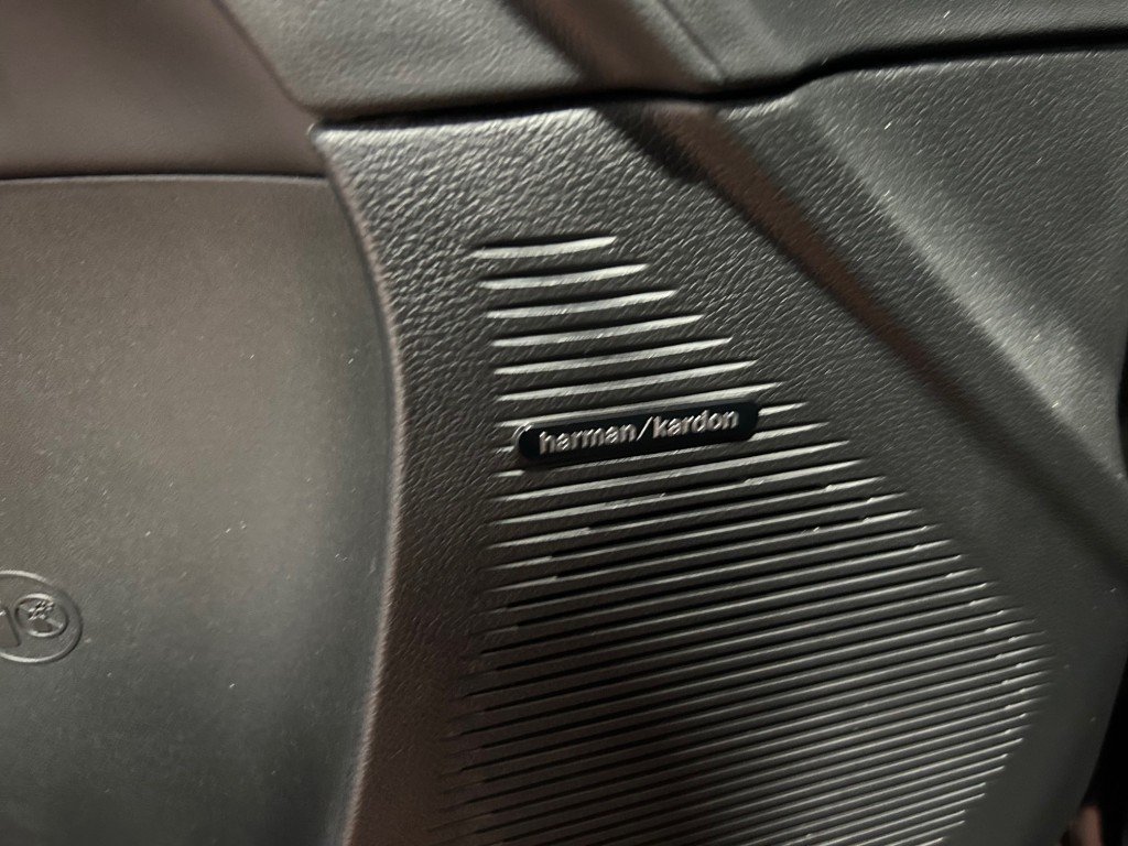 2023 Dodge Challenger in Montreal, Quebec - 12 - w1024h768px