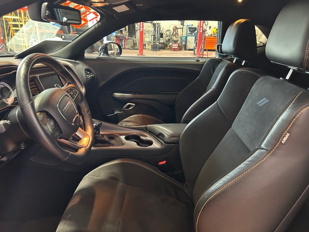 2023 Dodge Challenger in Montreal, Quebec - 7 - w1024h768px