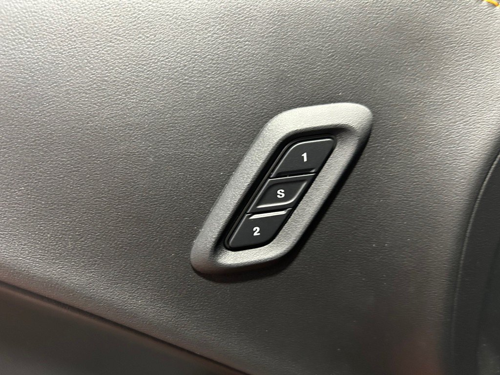 2023 Dodge Challenger in Montreal, Quebec - 11 - w1024h768px