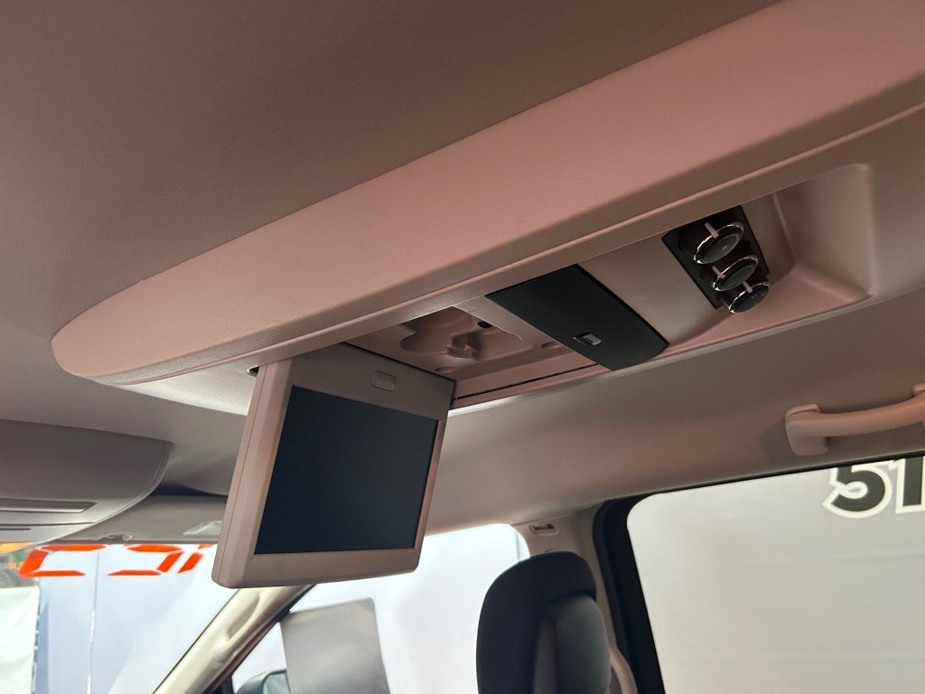 2017 Dodge Grand Caravan in Montreal, Quebec - 10 - w1024h768px