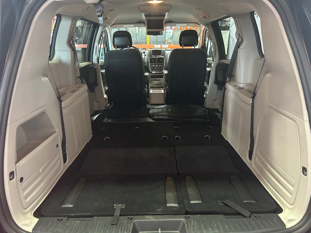 2017 Dodge Grand Caravan in Montreal, Quebec - 16 - w1024h768px