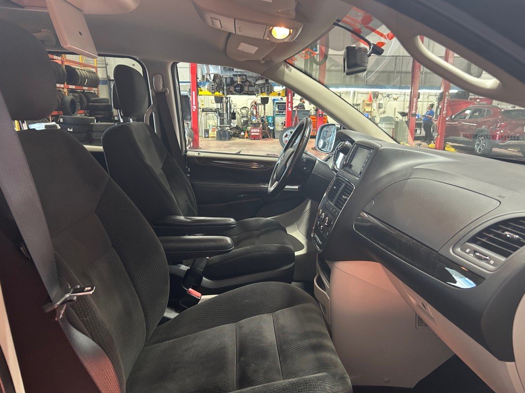 2017 Dodge Grand Caravan in Montreal, Quebec - 15 - w1024h768px