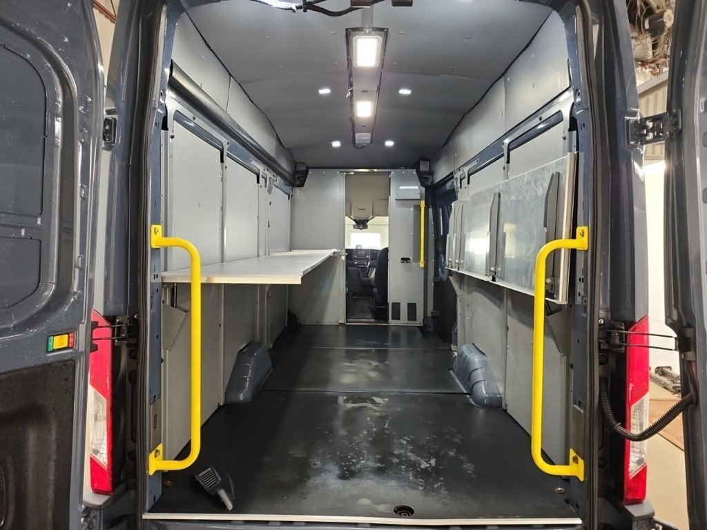 2021 Ford TRANSIT-250 in Montreal, Quebec - 3 - w1024h768px