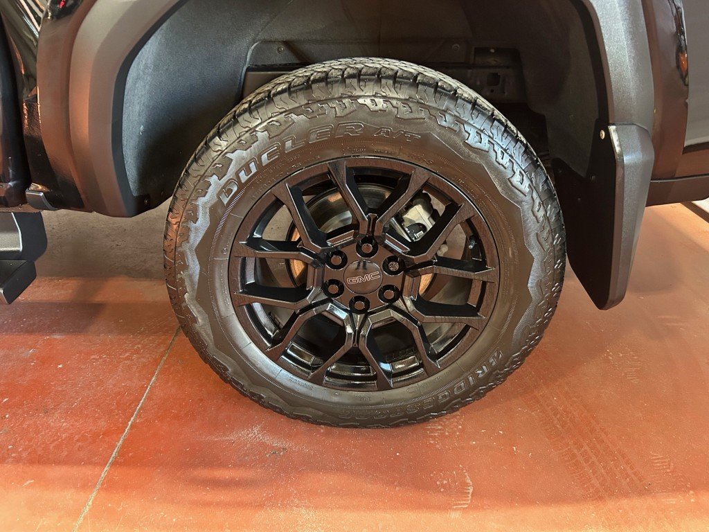 GMC Canyon  2023 à Montréal, Québec - 8 - w1024h768px