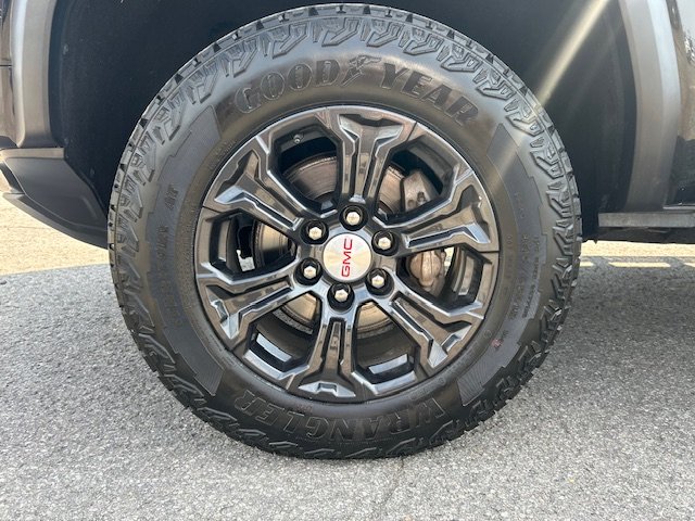 2023 GMC Canyon in Montreal, Quebec - 17 - w1024h768px
