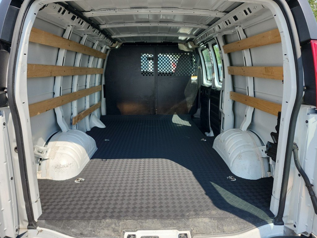 2023 GMC Savana in Montreal, Quebec - 7 - w1024h768px