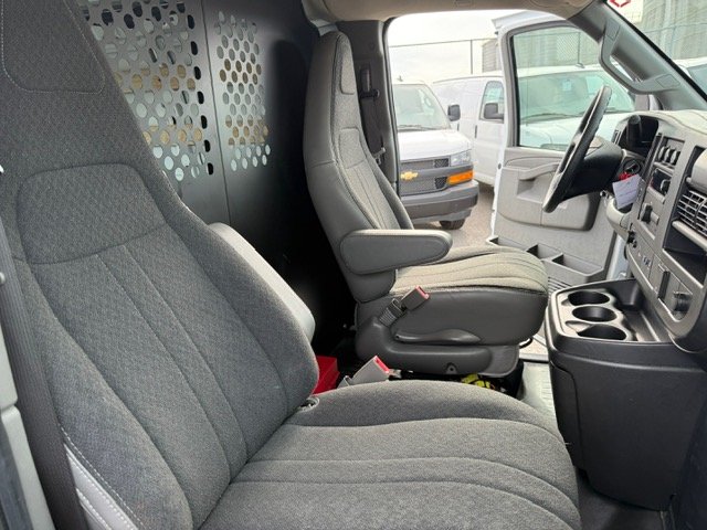 2023 GMC SAVANA in Montreal, Quebec - 9 - w1024h768px