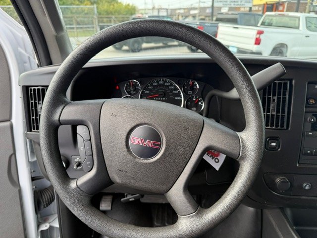 2023 GMC SAVANA in Montreal, Quebec - 6 - w1024h768px