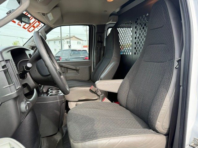 2023 GMC SAVANA in Montreal, Quebec - 3 - w1024h768px