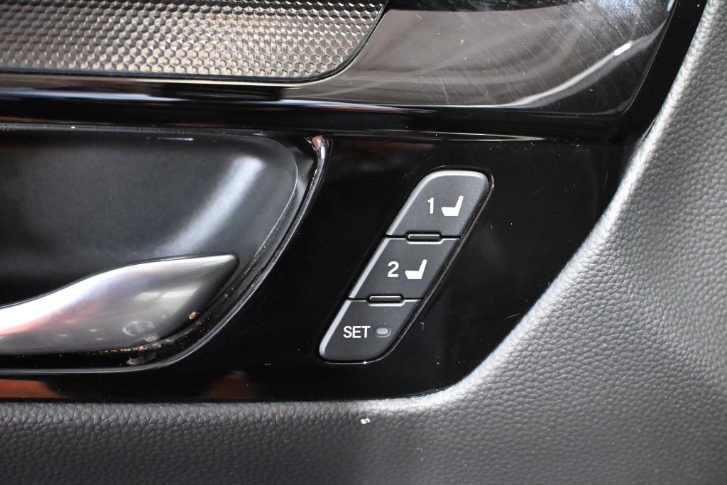 Honda CR-V HYBRID  2023 à Montréal, Québec - 9 - w1024h768px