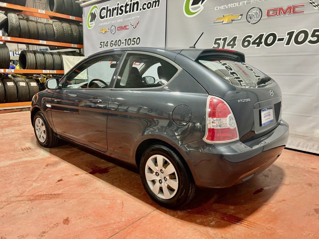 2011 Hyundai ACCENT in Montreal, Quebec - 5 - w1024h768px