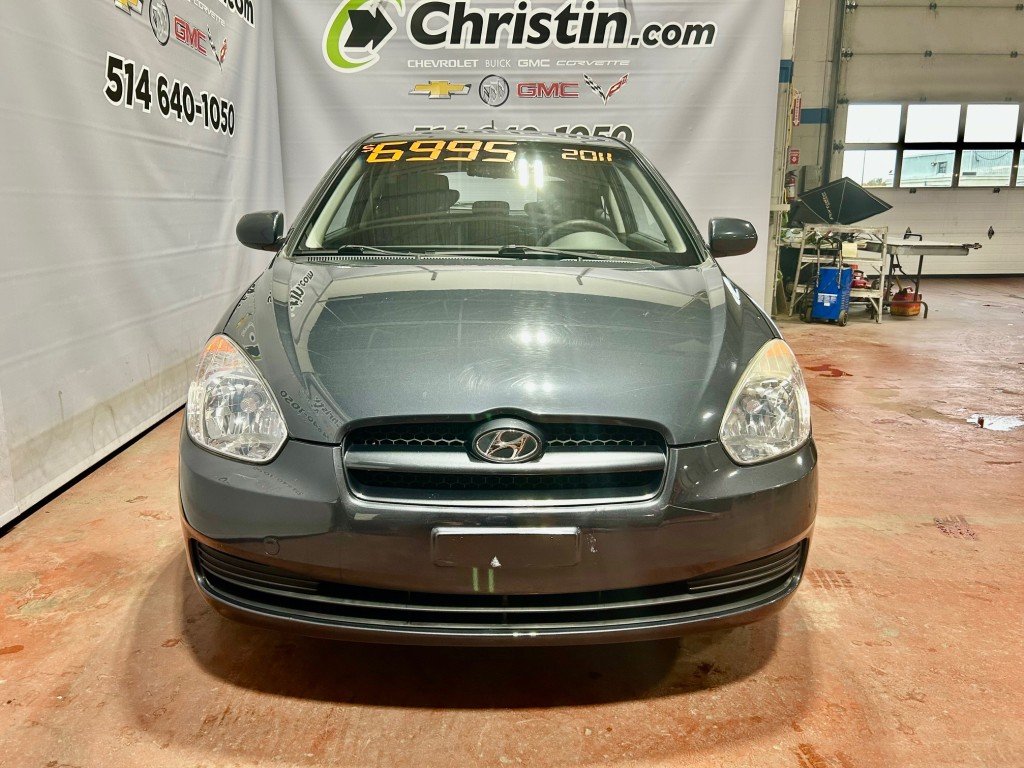2011 Hyundai ACCENT in Montreal, Quebec - 2 - w1024h768px