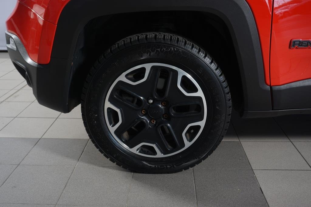 Jeep Renegade  2015 à Montréal, Québec - 3 - w1024h768px