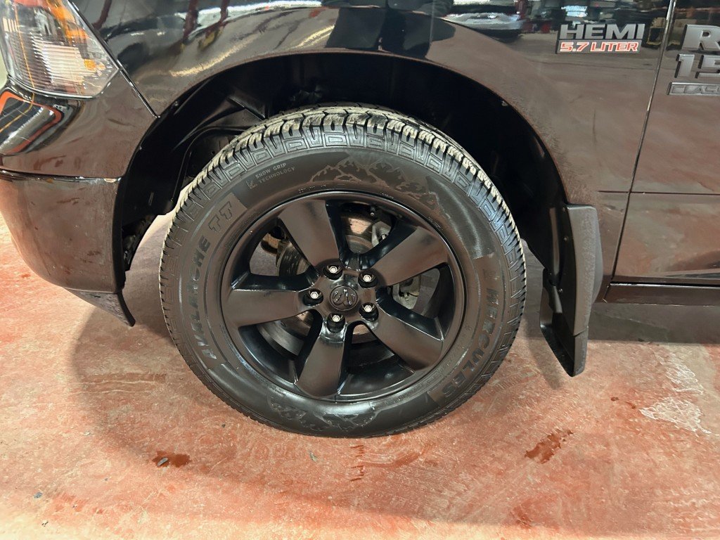 Ram 1500 CLASSIC  2021 à Montréal, Québec - 2 - w1024h768px
